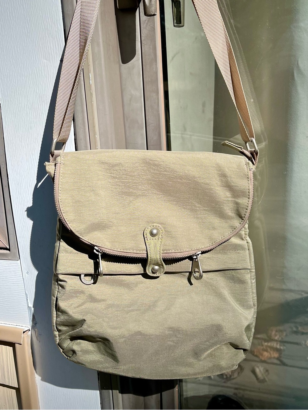 Baggallini Light Olive Green Messenger / Crossbody Bag